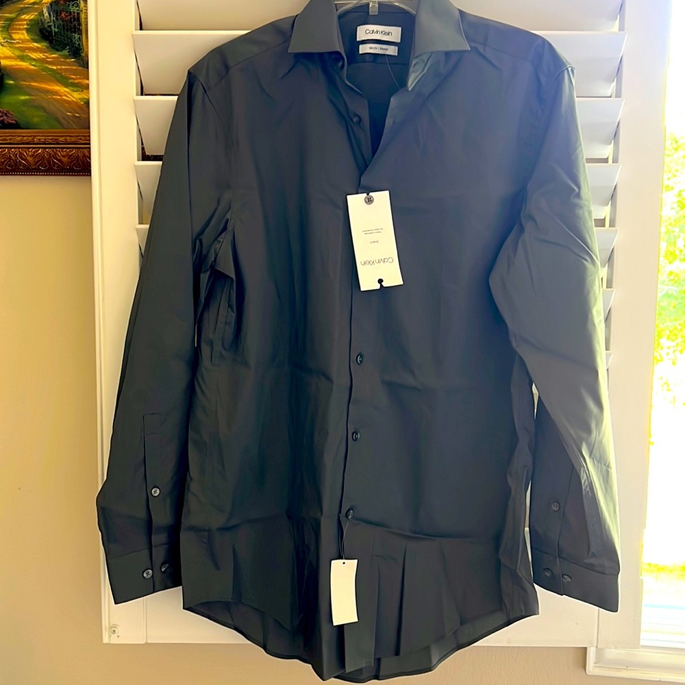 Brand new dress shirt size M 15 1/2 32/33